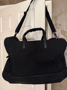TUMI  Black Carry/Weekend Back with Leather Trim